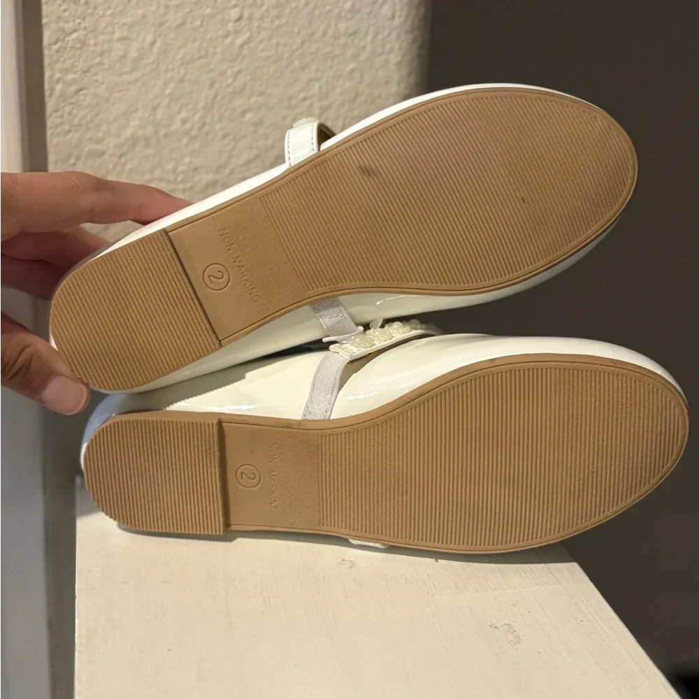 Kid's Brooke Ballet Flats Cat & Jack White Slip On Size 2 NEW